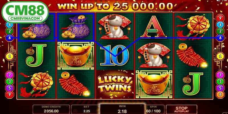 Khi vào game bạn sẽ thấy giao diện gồm 5 cuộn và 3 hàng, cùng các biểu tượng 